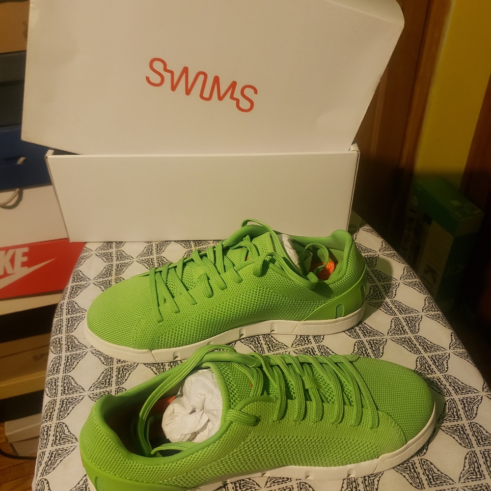 Sneakers - Picture 3 of 4